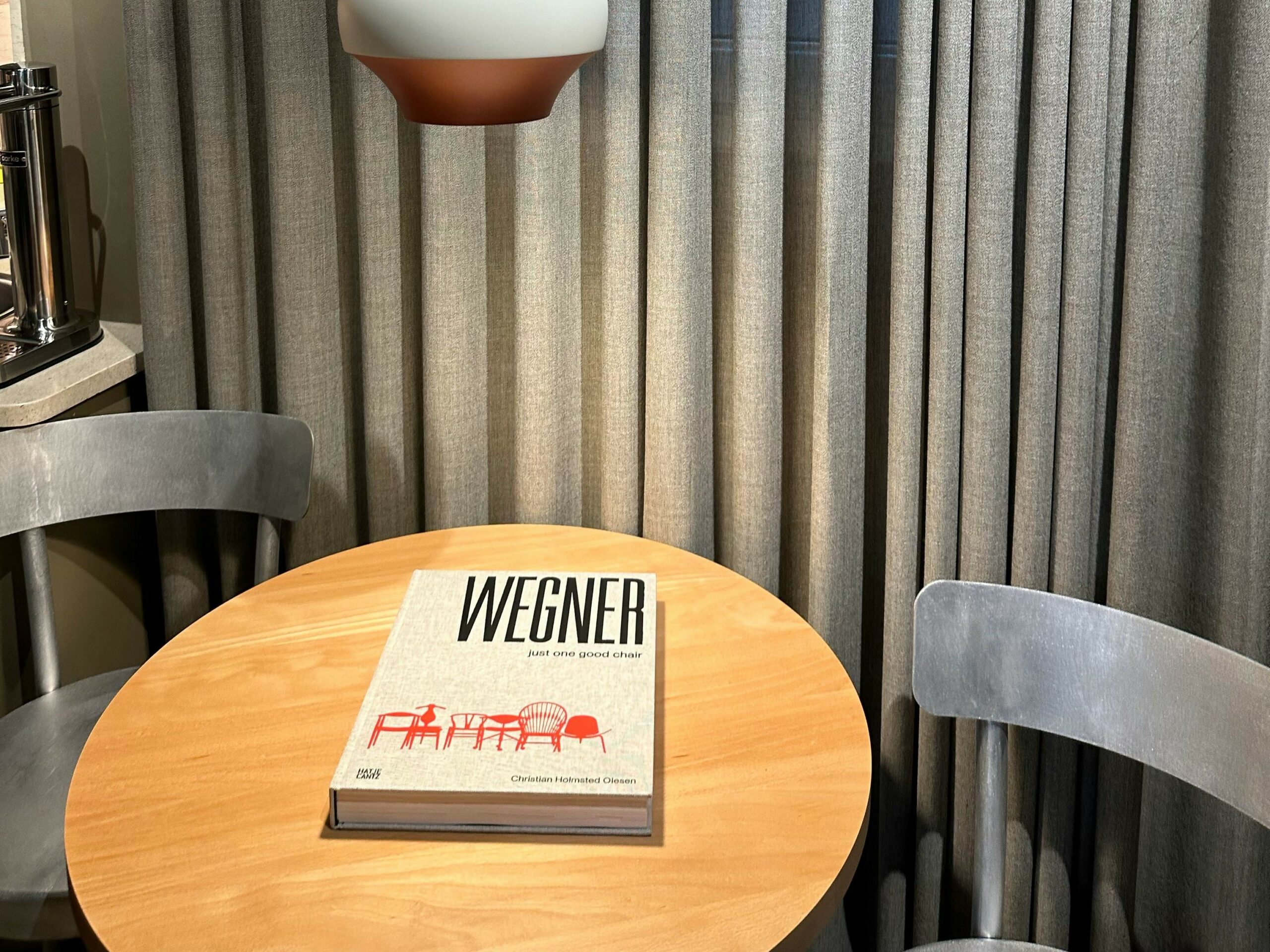 Oplev Håndværket Bag en Wegner Stol